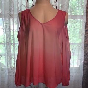 Cold shoulder top 🛍